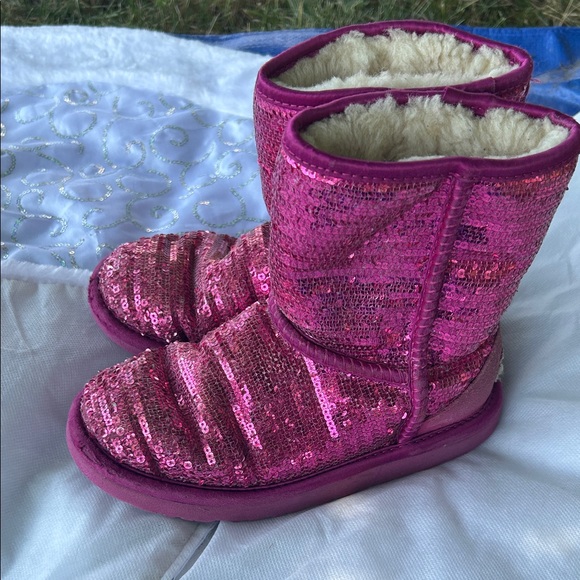 UGG Sparkly Pink Kids Boots - Picture 1 of 2